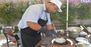 18 Yıllık Kalaycı Ustası Mesleğini Müzede Anlatıyor