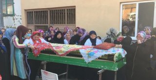 Trafik Kazasında Karnındaki Bebeğiyle Can Veren Kadına Son Görev