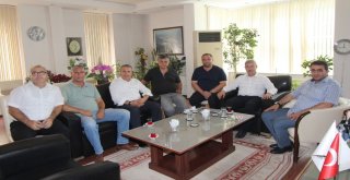 Kırmızı Dipli Mumla Güreş Daveti