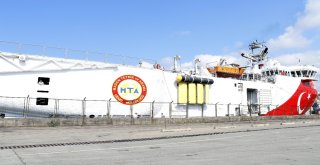 Enerji Bakanı Fatih Dönmez, Oruç Reis Gemisini Ziyaret Etti