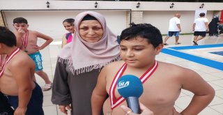 Ataşehirde Çocuklar Hem Yüzdü Hem Eğlendi