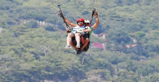 Görme Engelliler Yamaç Paraşütüyle Uçtu