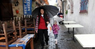 Fırtınadan Çeşme Değil, Ekonomisi Etkilendi
