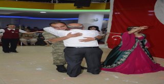 Askerden Ablasına Kına Gecesi Sürprizi