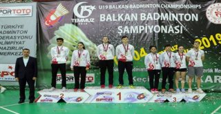 Osmangazili Badmintoncular Rakip Tanımıyor