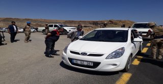 Vali Ustaoğlu Ve Kaymakam Özkan Çocuklara Kırmızı Düdük Ve Şapka Dağıttı