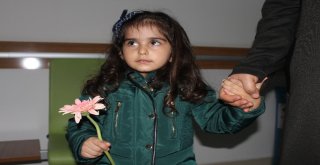 Vanda ‘Hasta Hakları Gününü Çiçek Vererek Kutladılar