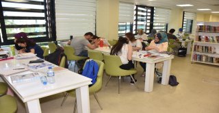 Gençlerin İsteği Üzerine 24 Saat Hizmet Veren Kütüphane
