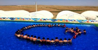 Savaş Mağduru Çocuklara Havuz Hizmeti