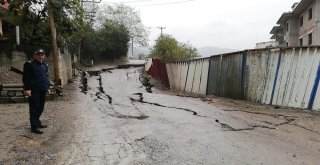 Zonguldakta Mahalle Yolu Çöktü