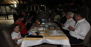 Şehiy Ailesi Oğullarının Mesai Arkadaşlarını Yemekte Ağırladı