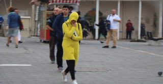 İstanbulda Şiddetli Rüzgar Vatandaşlara Zor Anlar Yaşattı