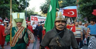 Bursada Binler Bayrak Yürüyüşünde Buluştu