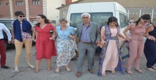 Yüksekovaya Gelen Fransalı Geline Görkemli Düğün