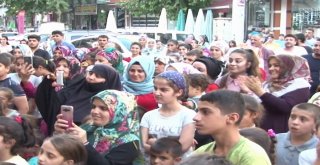 Dolara İnat Defile Düzenleyip Fiyatları Yarıya İndirdi