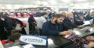 Umre Sezonu Açıldı, İlk Grup Havalimanından Uğurlandı