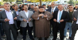 Başkan Köşker, Gebzelilere Aşure İkram Etti