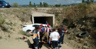 Uşakta Trafik Kazası 2 Ölü 1 Yaralı