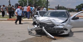 Bursada Trafik Kazası: 4 Yaralı