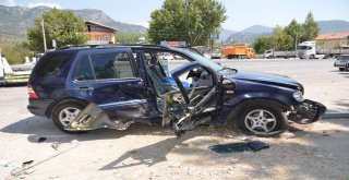 2 Otomobil Kafa Kafaya Çarpıştı: 2Si Çocuk 5 Yaralı