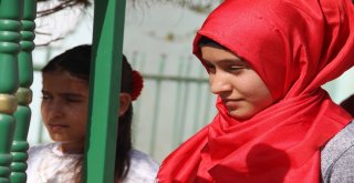 (Özel) Şehidin Yırtık Çoraplarıyla Türkiyeyi Ağlatan Kızları Kandile Türk Bayrağı Dikilmesini İstedi