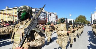 Cumhuriyet Coşkusuna Jandarma Timlerinin Gösteriler Damga Vurdu