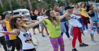 Mersin Sahillerinde Zumba