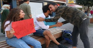 1 Liraya Dert Dinleyerek Şehir Şehir Dolaşıyorlar