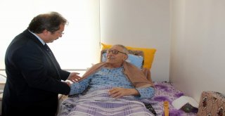Sağlık Müdürü Benli, 15 Temmuz Hain Darbe Girişiminde Yatalak Olan Adil Öztürkü Ziyaret Etti