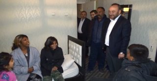 5 Gündür Sokakta Yaşam Mücadelesi Veren 7 Kişilik Aileye Yardım Eli