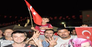 Manisalılar 15 Temmuzda Yine Meydanı Doldurdu