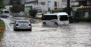 Bodrumda Beklenen Yağış Gerçekleşti, Sokaklar Göle Döndü
