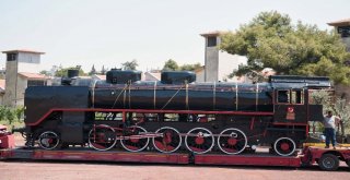20. Yüzyılın İlk Buharlı Lokomotifi Karayoluyla Kepeze Geldi