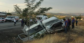 Tunceli-Elazığ Karayolunda Trafik Kazası: 3Ü Çocuk 20 Yaralı