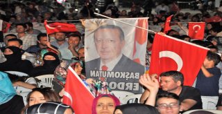 Manisalılar 15 Temmuzda Yine Meydanı Doldurdu