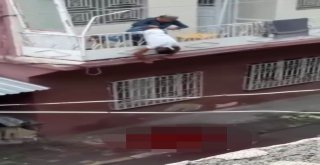 Eşini Ve Kendini Vurduktan Sonra Balkon Korkuluğunda Asılı Kaldı