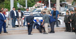 88 Yaşındaki Kore Gazisi, Törende Rahatsızlanınca Polis Otosu İle Evine Götürüldü