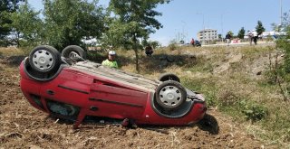 Mezar Ziyaretine Giderken Kaza Yaptılar: 2 Yaralı