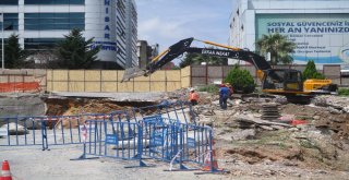 Ümraniyede İstinat Duvarının Çöktüğü Alanda Çalışmalar Sürüyor