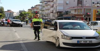 Manavgatta Trafik Kazası: 3 Yaralı