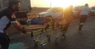 Yolcu Minibüsü Otomobil İle Çarpıştı: 4Ü Ağır 10 Yaralı