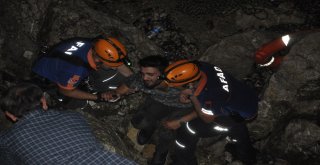 Sevgilisinden Ayrılan Genç, Çıktığı Kayalıklarda Teselliyi Afad Ekiplerinde Buldu