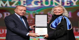 Saülü Öğretim Üyesi Ödülünü Cumhurbaşkanı Erdoğandan Aldı