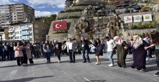 Kuşburnu Festivalinde Kuşburnulu Gelinlik İlgi Gördü