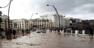Cezayirde Yağış Şiddeti Sele Döndü: 2 Ölü