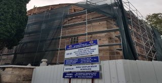 500 Yıllık Caminin Restorasyonu Sırasında Mezar Taşlarına Zarar Verildi