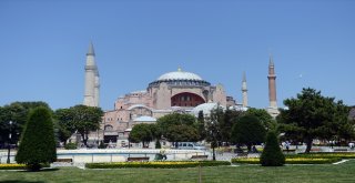 Anayasa Mahkemesi, Bir Dernek Tarafından Ayasofya Müzesinin Namaz Kılınması İçin İbadete Açılması Yönündeki Talebin Reddedilmesi Nedeniyle Din Ve Vicdan Hürriyetinin İhlal Edildiği İddiasıyla Yaptığı 