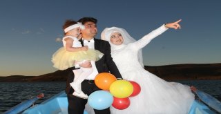Çıldır Gölü Yeni Evlenen Çiftlerin Çekim Mekanı Oldu