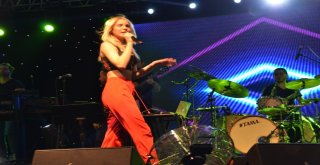 Aleyna Tilki, Üzüm Festivalinde Sahne Aldı