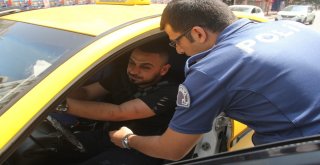 Alkollü Taksici Yol Ortasına Park Etti Polis Bile Ayıltamadı